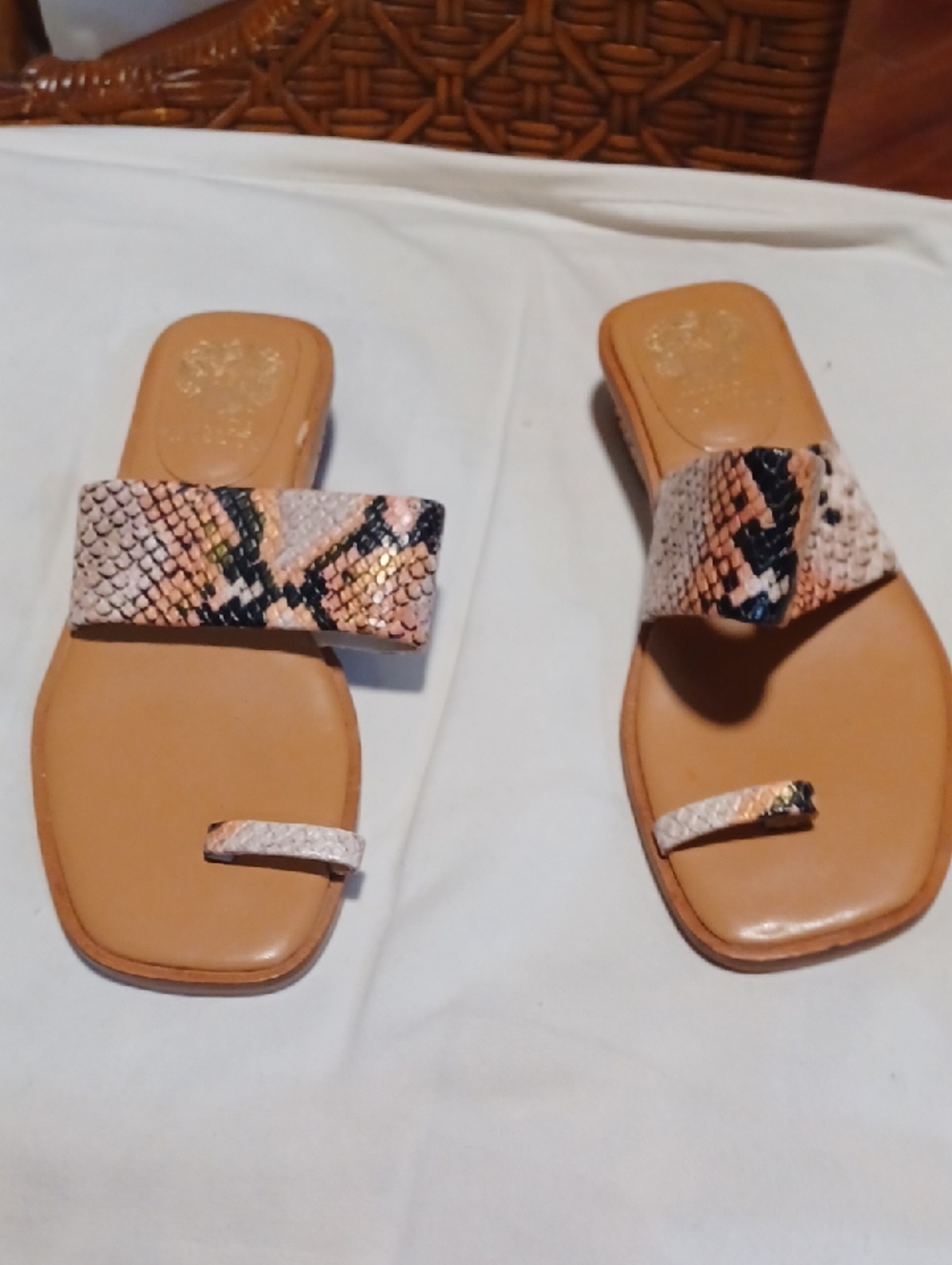 Vince Camuto Snakeskin Pattern Women's Toe Ring Sandals 7M =37.5 New